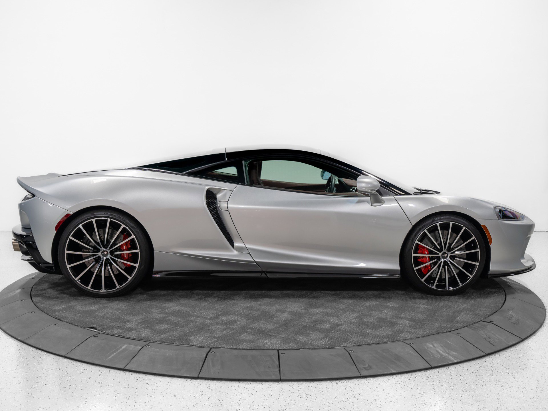 Used 2023 McLaren GT image 10