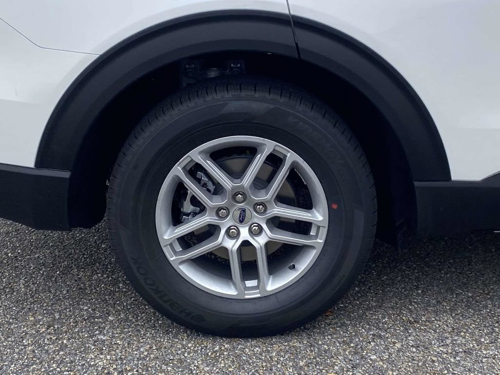 New 2026 Ford Explorer Active w/ Active Comfort Package RWD image 9
