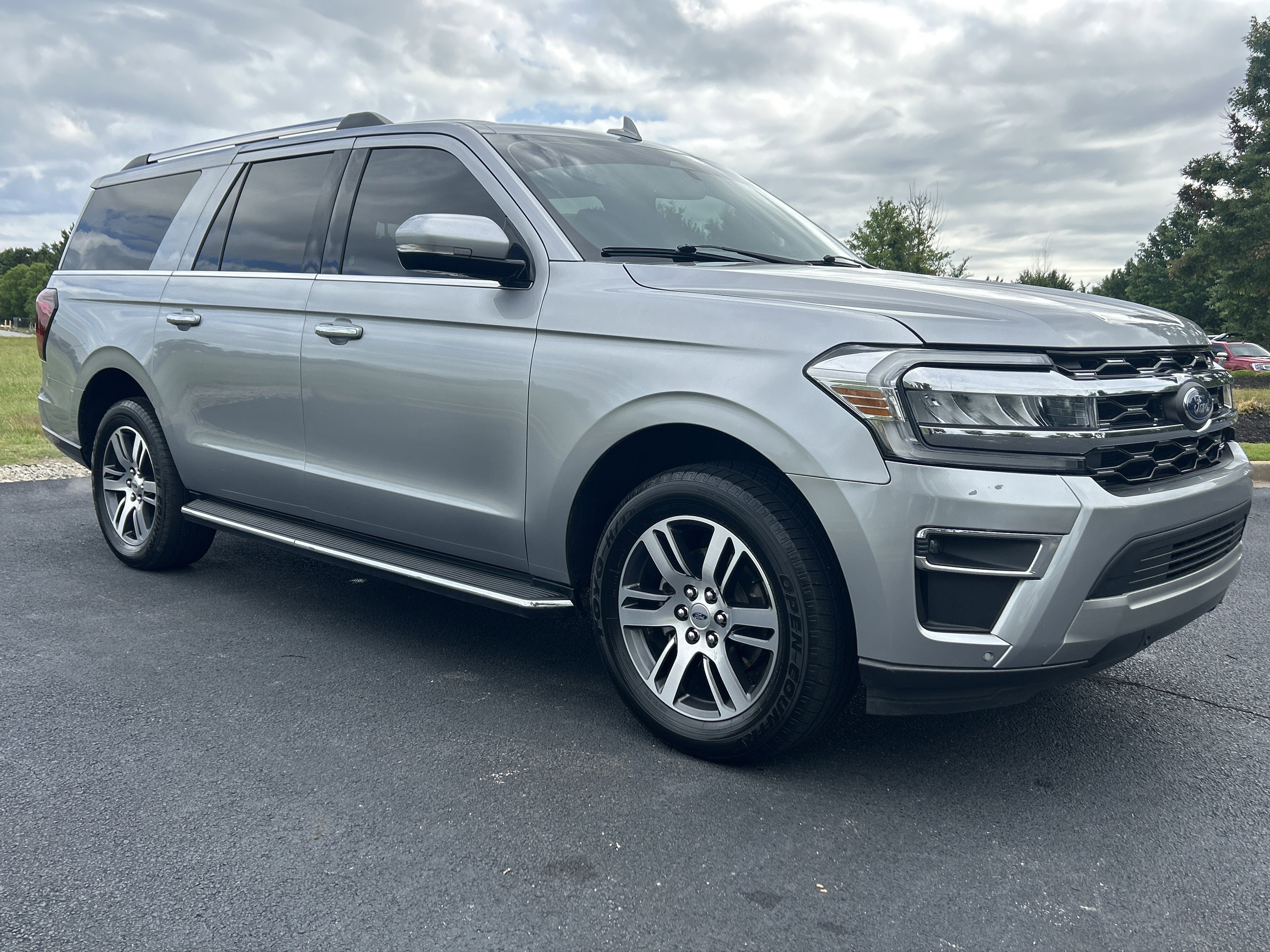 Used 2023 Ford Expedition Max Limited RWD image 2