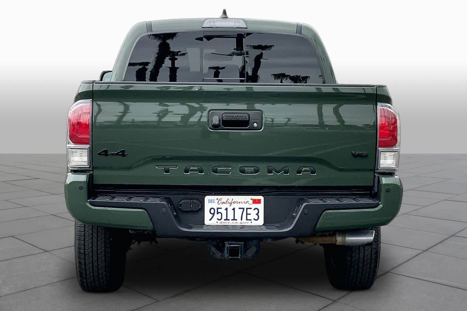 Used 2022 Toyota Tacoma TRD Sport w/ Technology Package AWD/4WD image 4