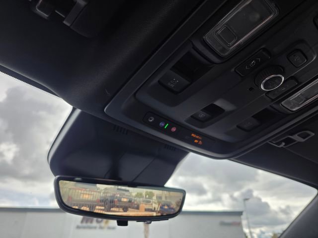 Used 2023 Cadillac Escalade Premium Luxury image 40