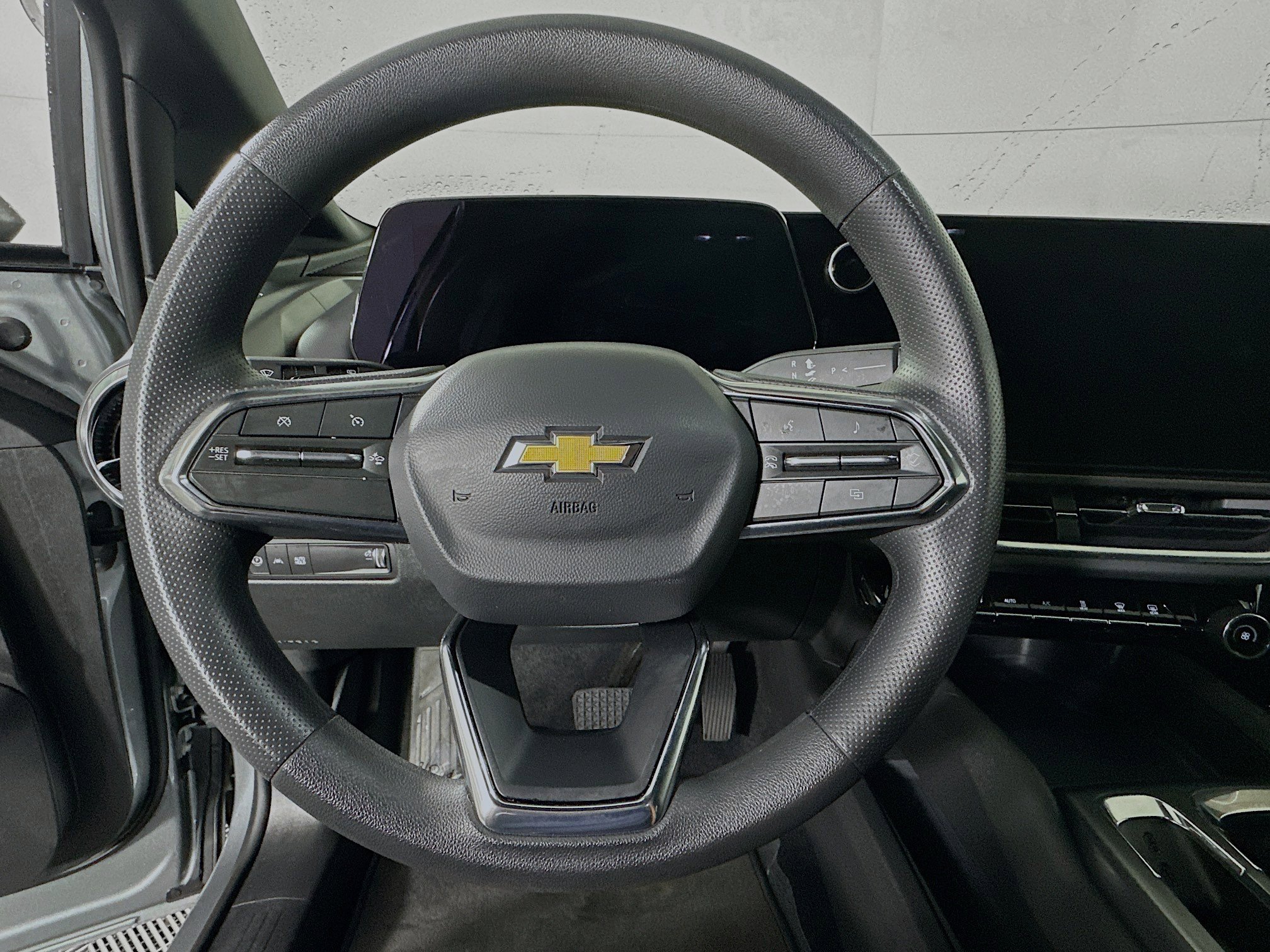 Used 2025 Chevrolet Equinox EV LT FWD image 15