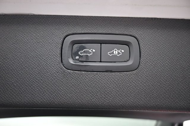 Used 2024 Volvo XC90 B6 Ultimate w/ Protection Package Premier AWD/4WD image 32