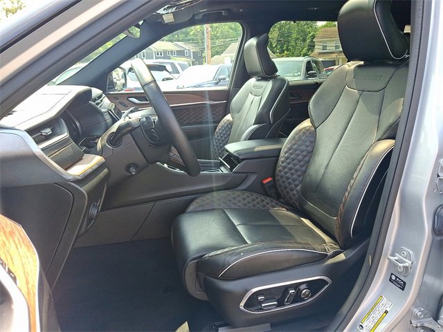 Used 2023 Jeep Grand Cherokee L Summit w/ Luxury Tech Group V image 14