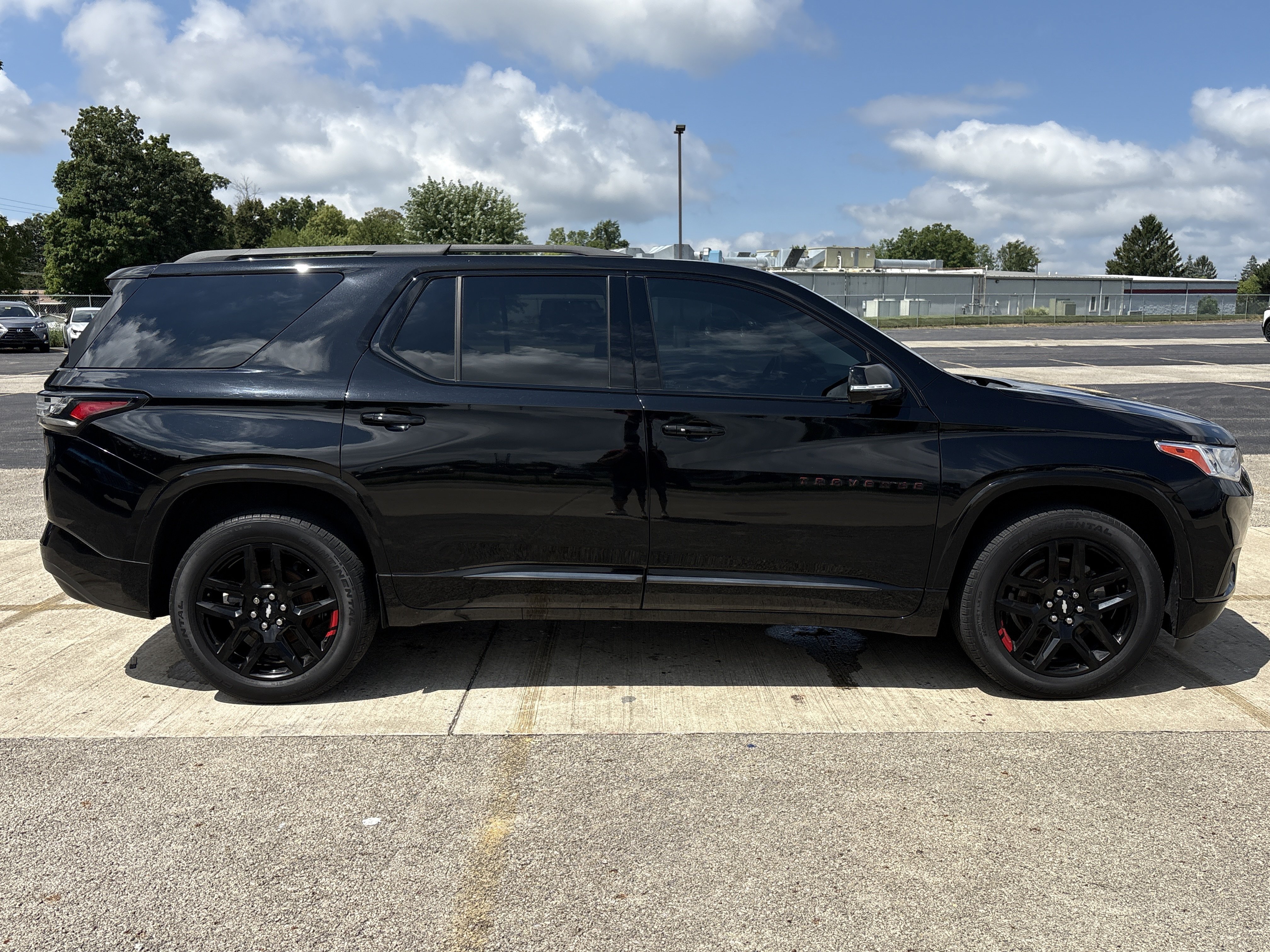 Used 2020 Chevrolet Traverse Premier w/ Redline Edition AWD/4WD image 3