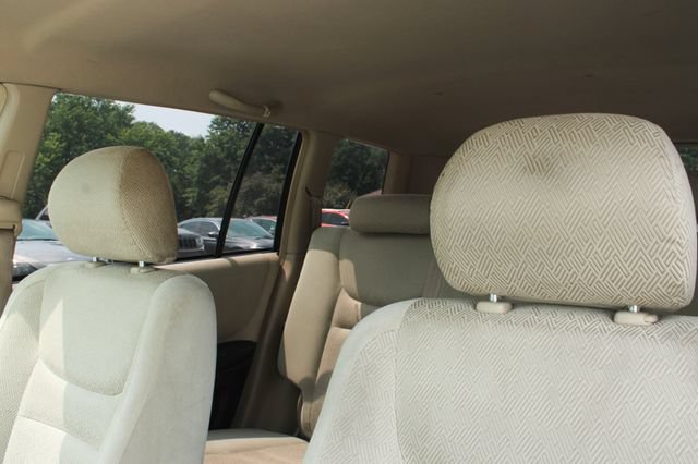 Used 2001 Toyota Highlander 2WD w/ Quick-Order Pkg image 14