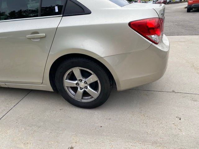 Used 2015 Chevrolet Cruze LT w/ Technology Package FWD image 16