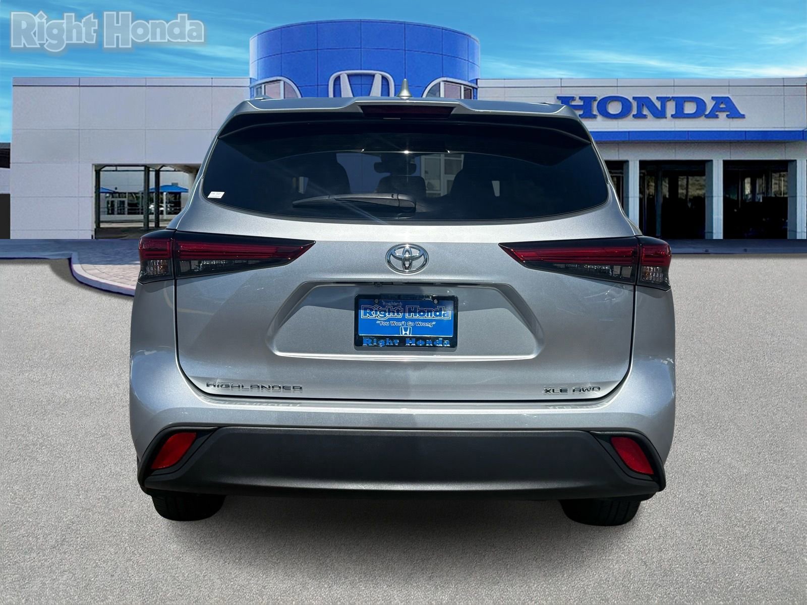 Used 2023 Toyota Highlander XLE image 7