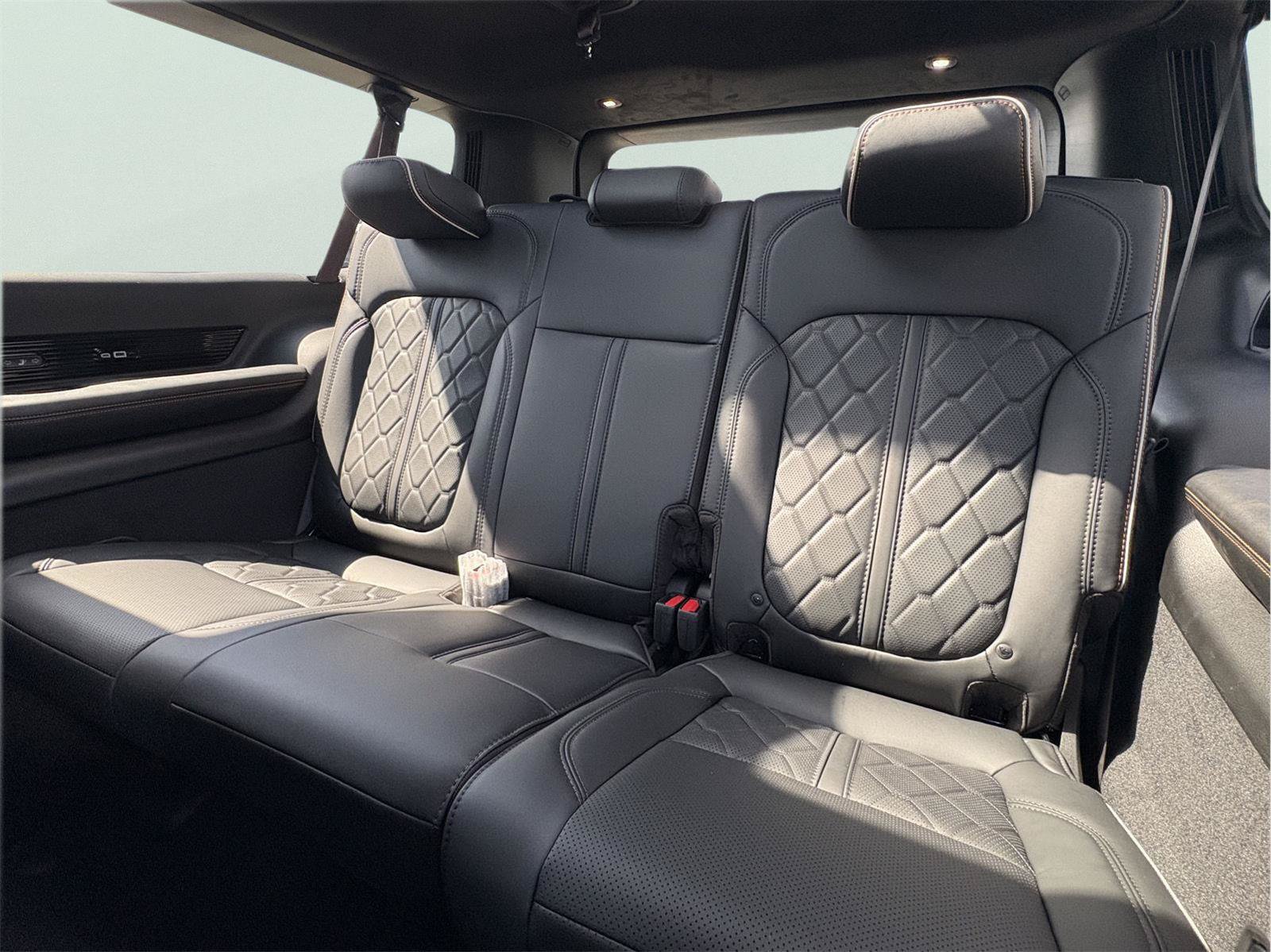 New 2026 Jeep Grand Wagoneer L Summit AWD/4WD image 8