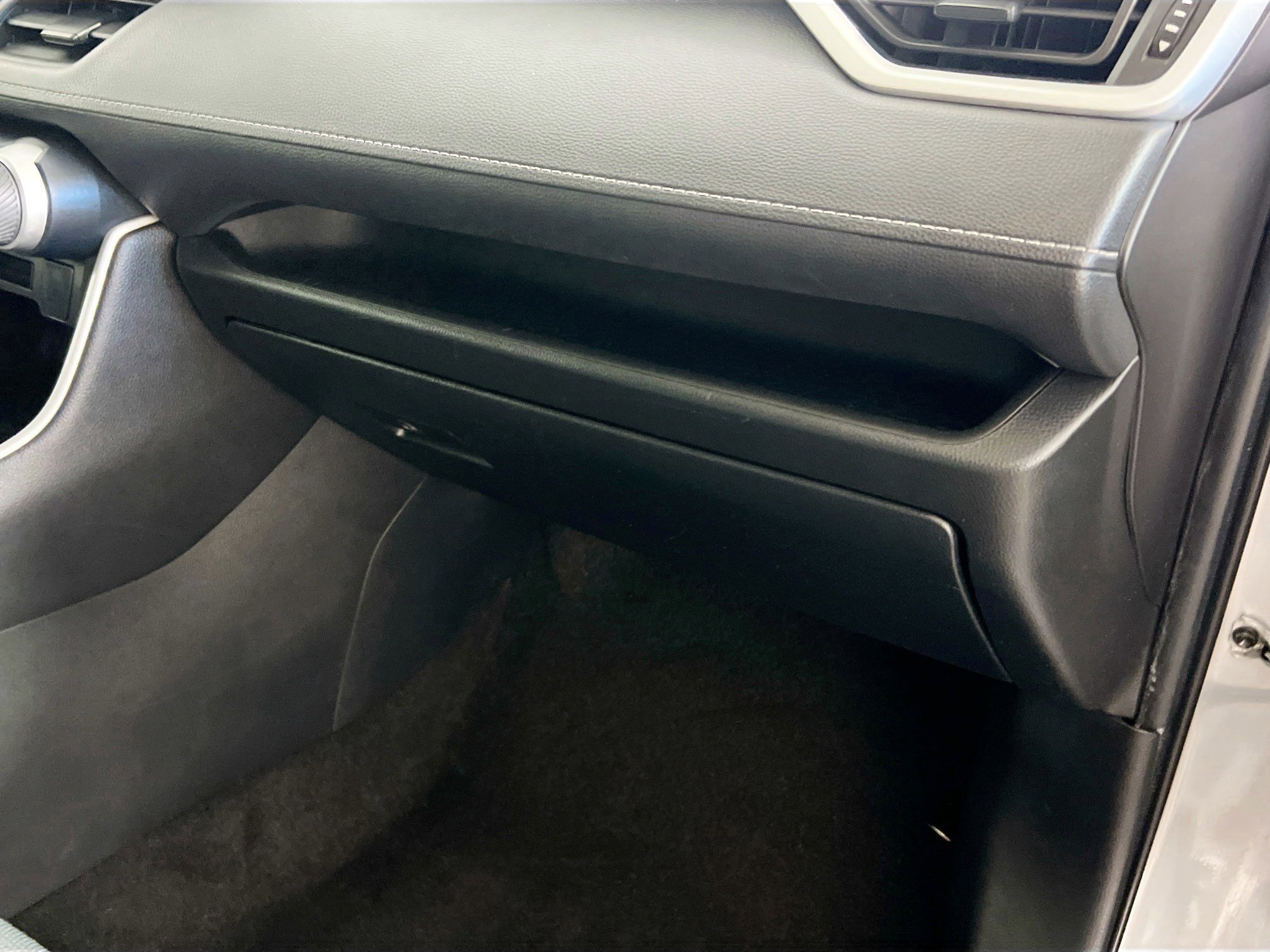 Used 2022 Toyota RAV4 LE FWD image 34