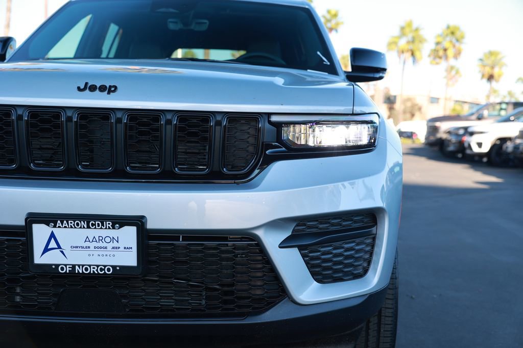 New 2025 Jeep Grand Cherokee Altitude image 5