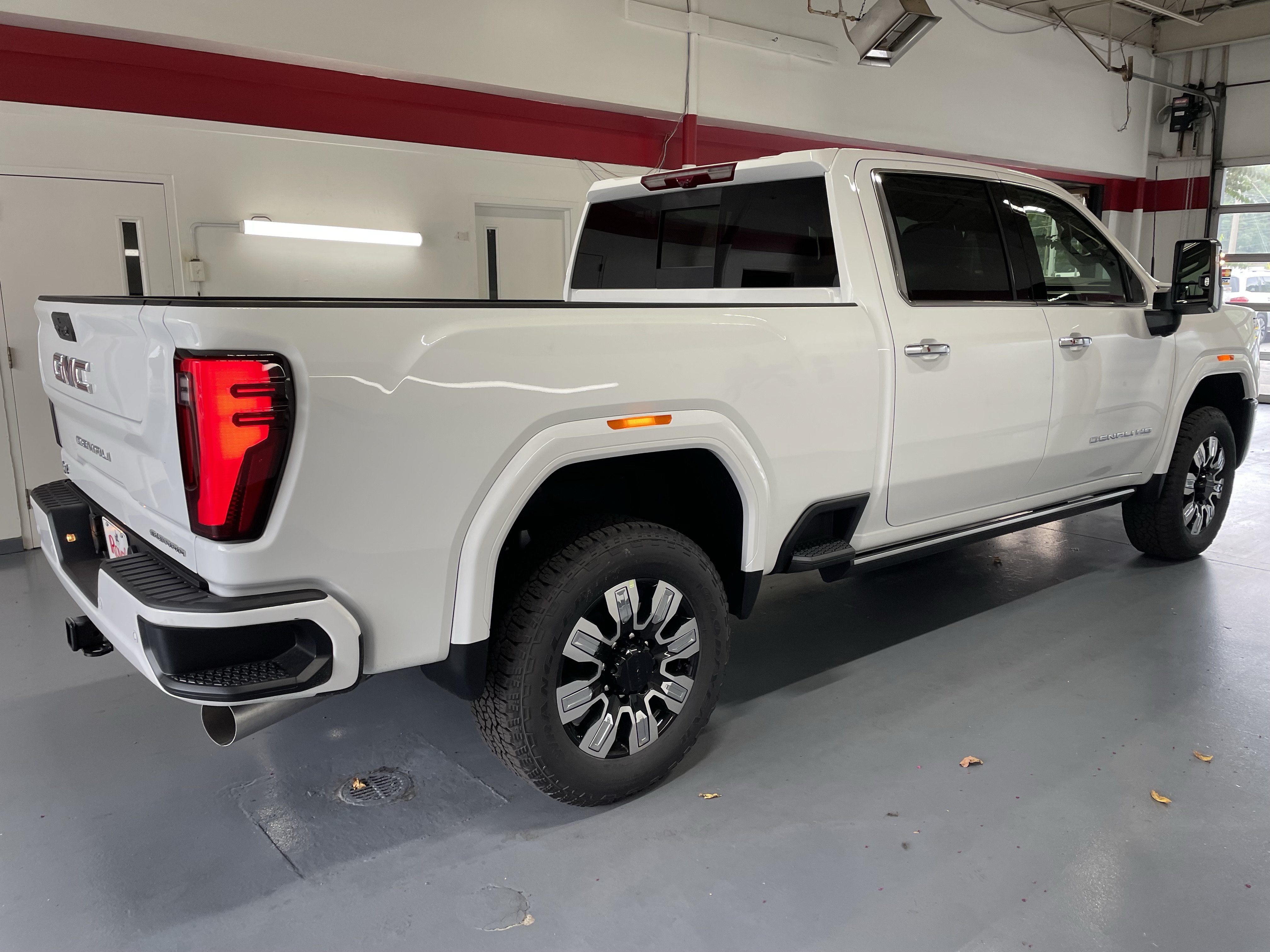 New 2026 GMC Sierra 2500 Denali w/ Denali Reserve Package AWD/4WD image 4