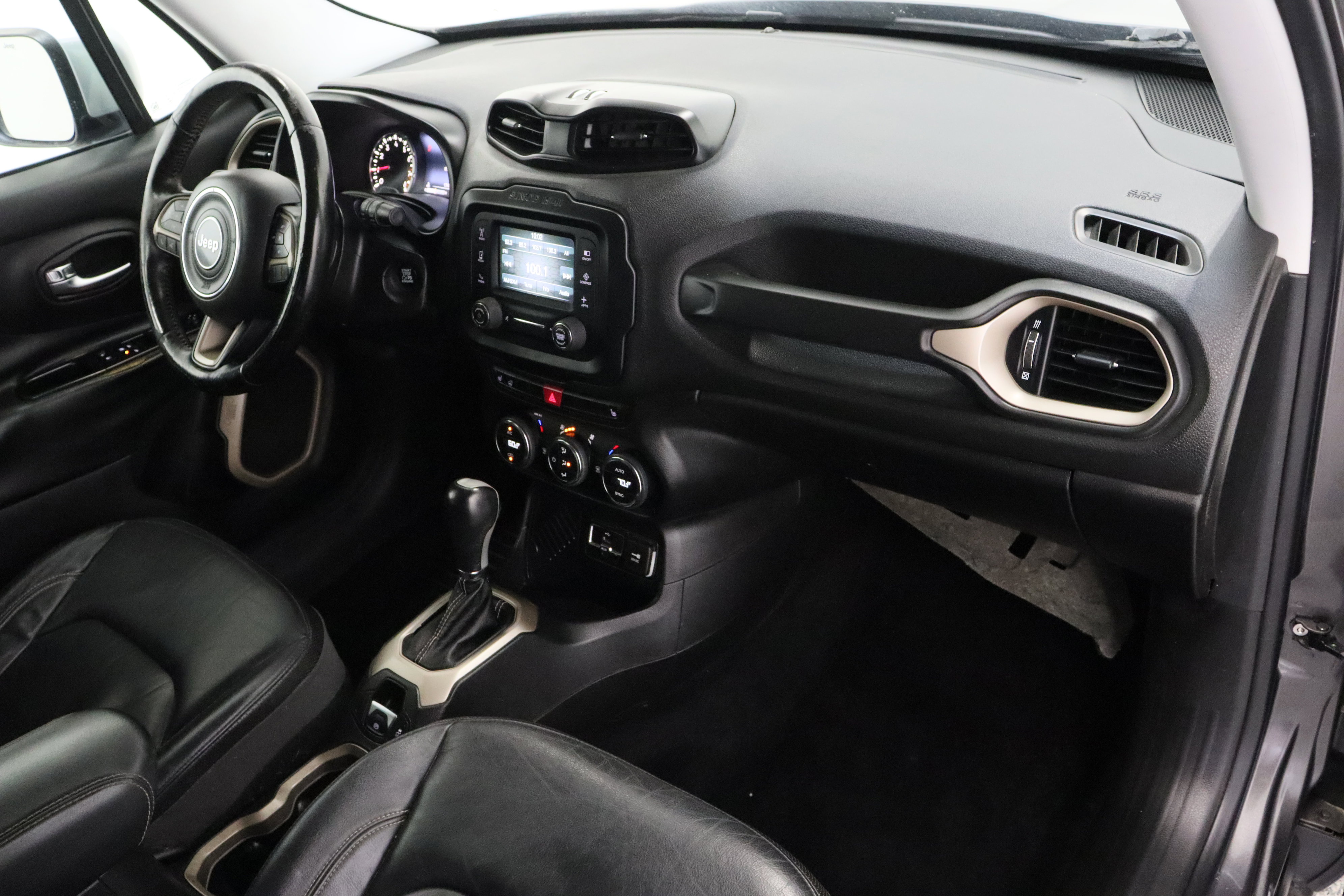 Used 2016 Jeep Renegade Limited FWD image 35