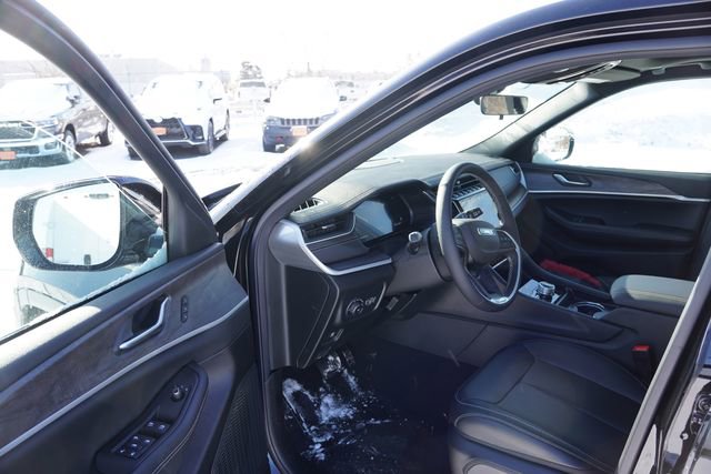 New 2025 Jeep Grand Cherokee Limited w/ Trailer Tow Package image 10