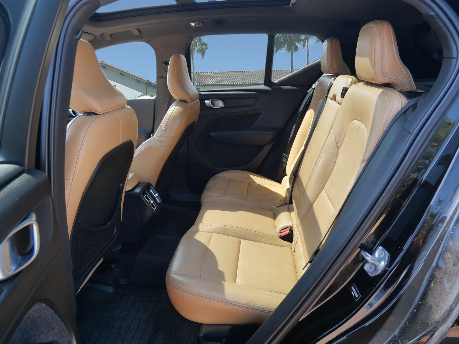 Used 2019 Volvo XC40 T5 Momentum image 8