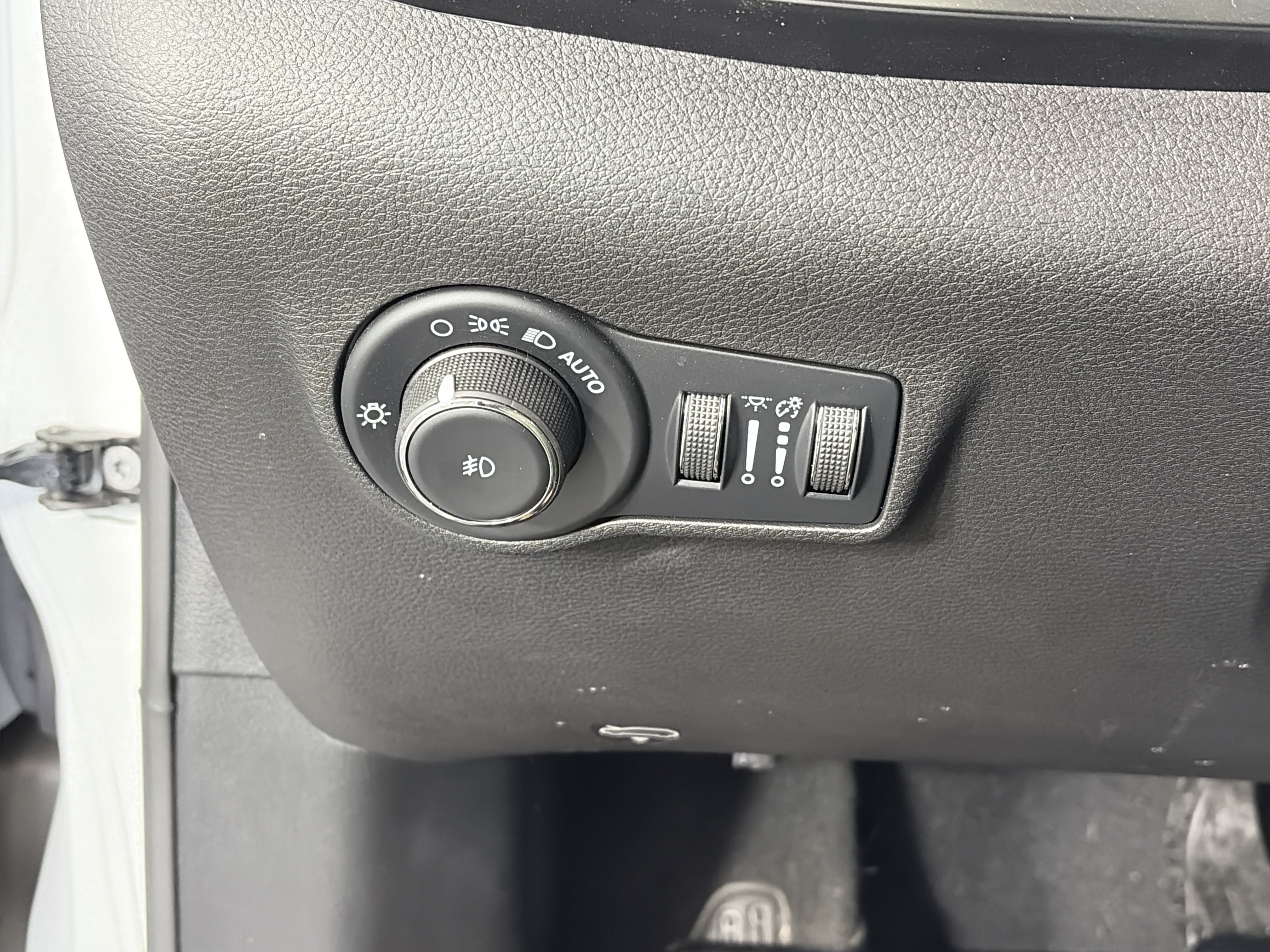 Used 2023 Jeep Compass Latitude AWD/4WD image 28