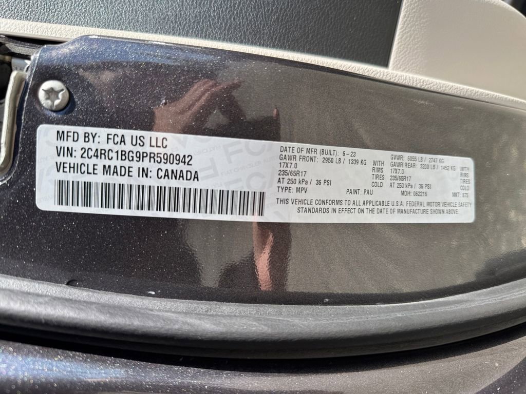 Used 2023 Chrysler Pacifica Touring-L FWD image 30