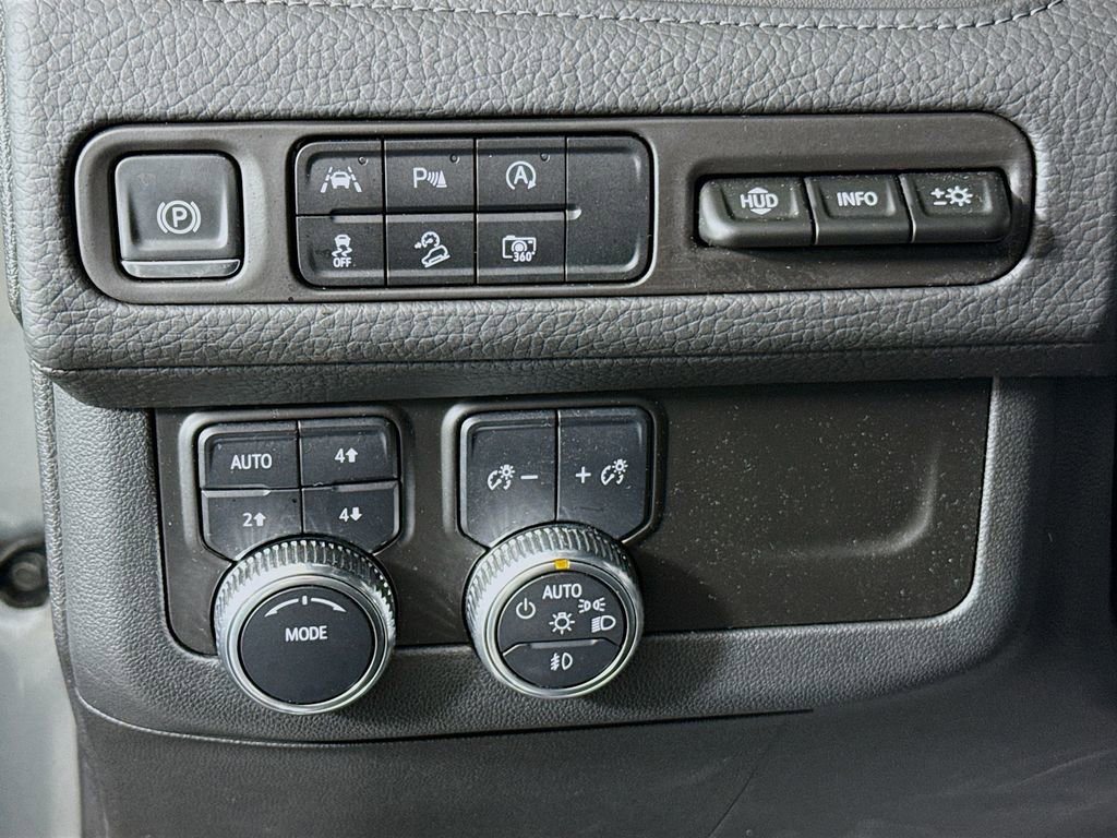 Used 2024 GMC Yukon XL Denali AWD/4WD image 10