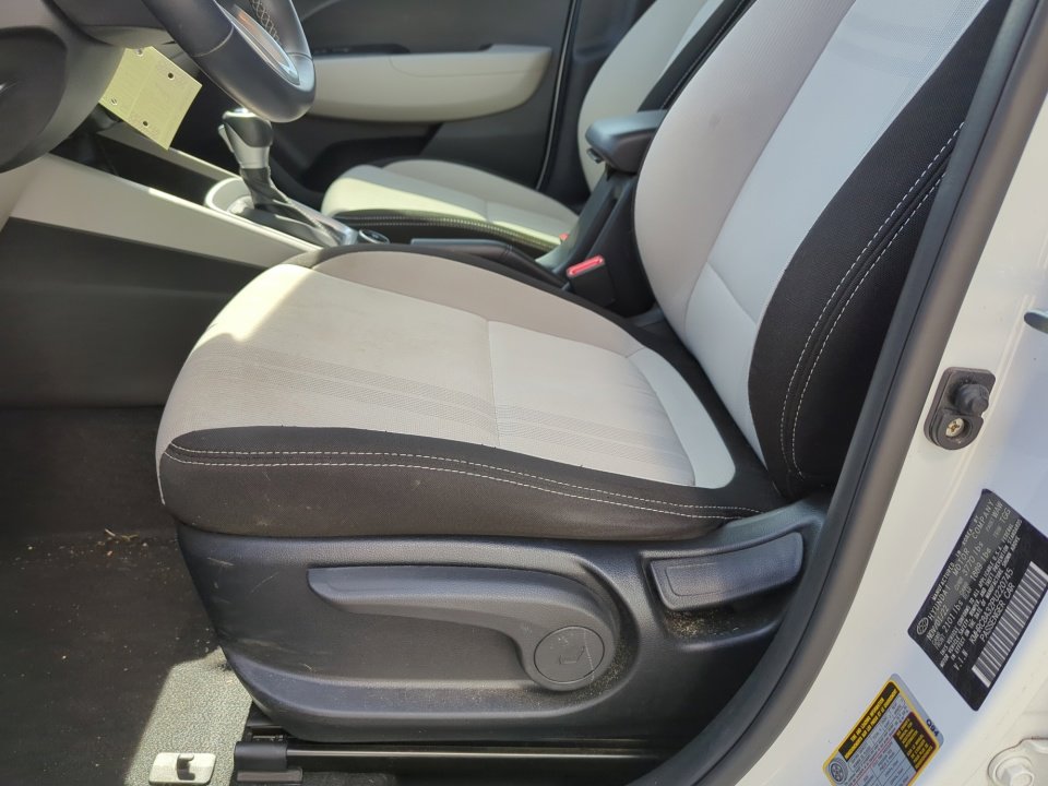 Used 2023 Hyundai Venue SEL image 11