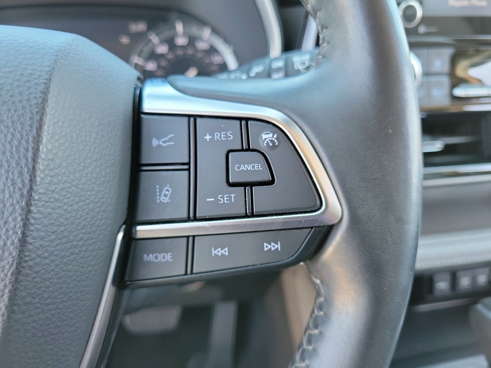 Used 2021 Toyota Highlander XLE image 19