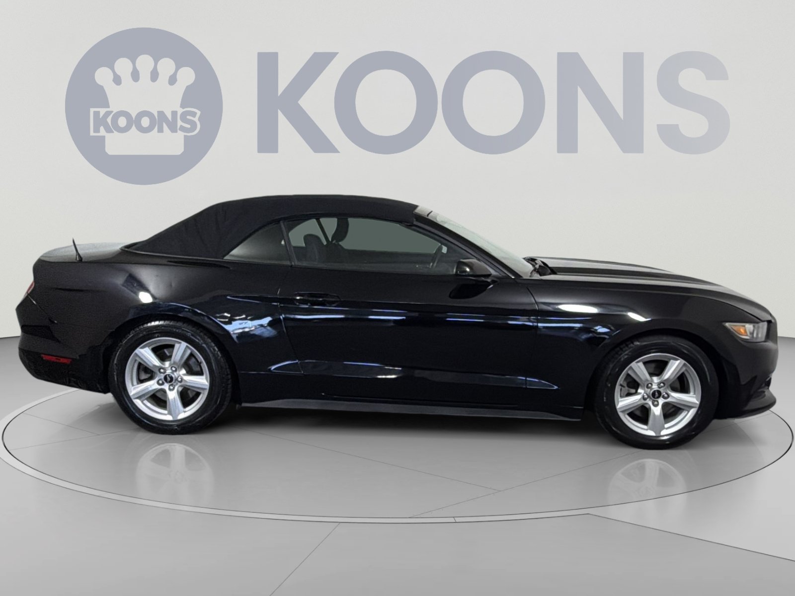 Used 2016 Ford Mustang Convertible RWD image 8