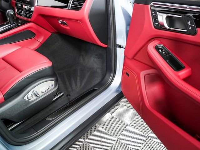 New 2026 Porsche Macan Turbo AWD/4WD image 27