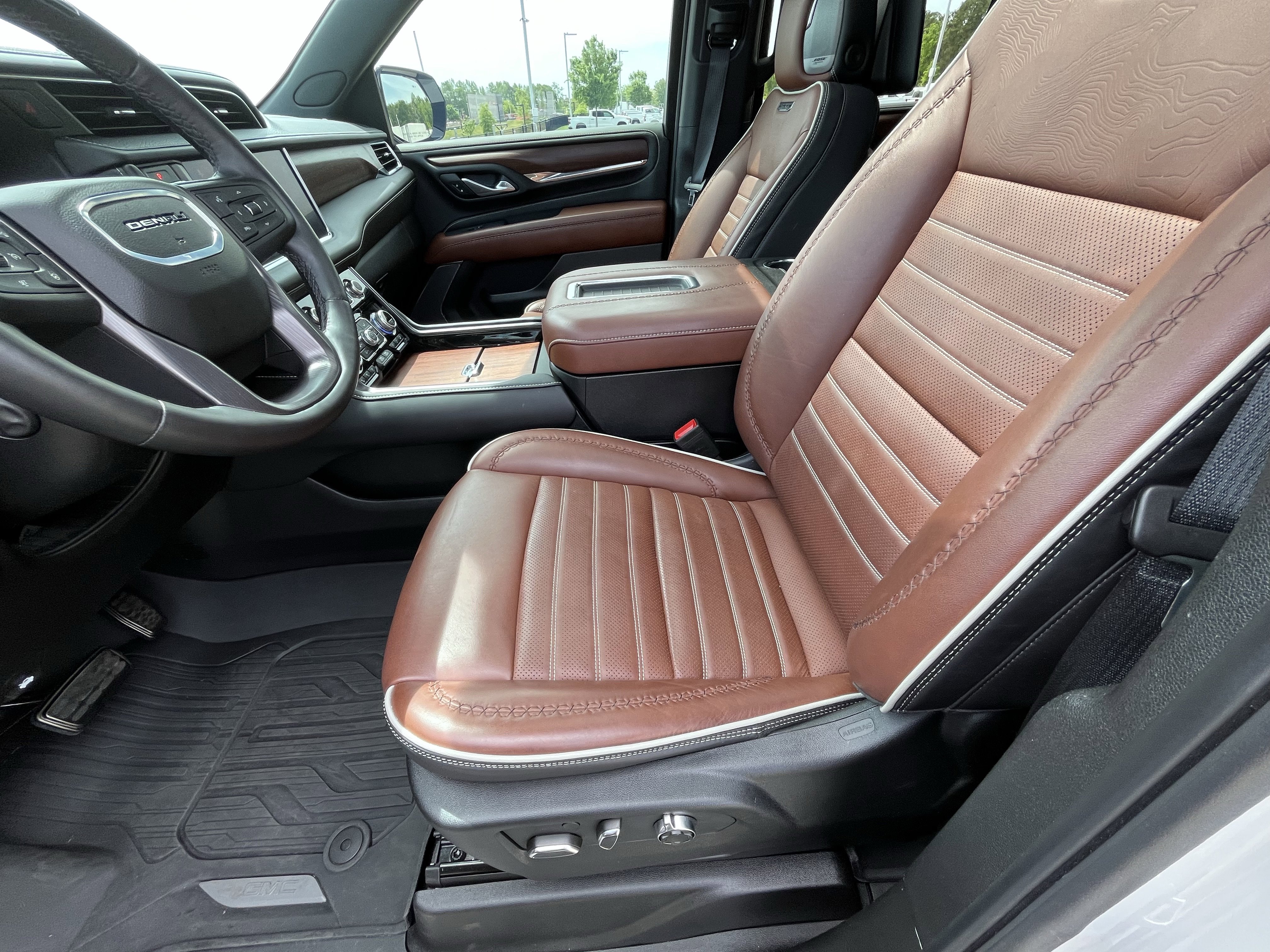 Used 2024 GMC Yukon Denali Ultimate image 17