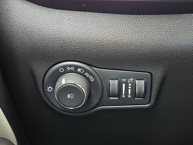 Used 2025 Jeep Compass Limited AWD/4WD image 20