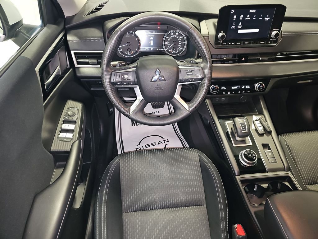 Used 2022 Mitsubishi Outlander ES image 32