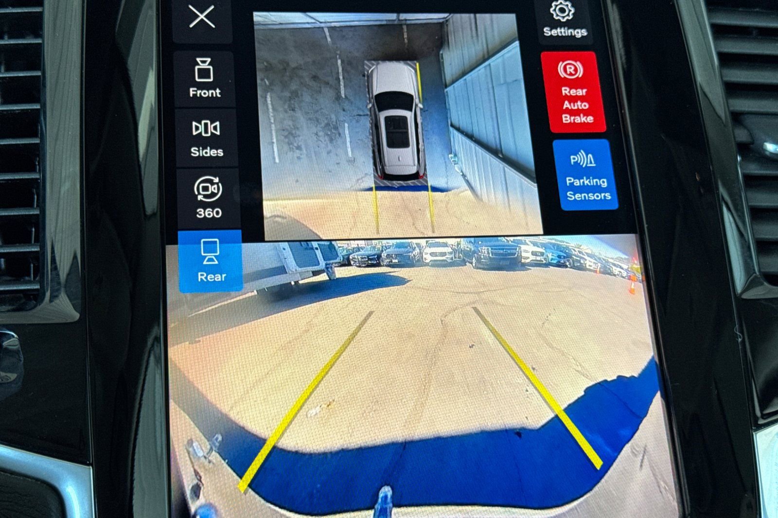 Certified 2024 Volvo XC90 T8 Plus w/ Protection Package Premier image 24