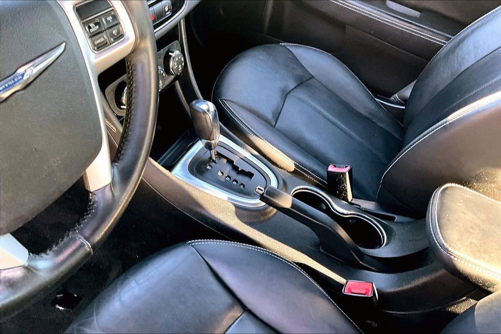 Used 2011 Chrysler 200 Limited FWD image 16