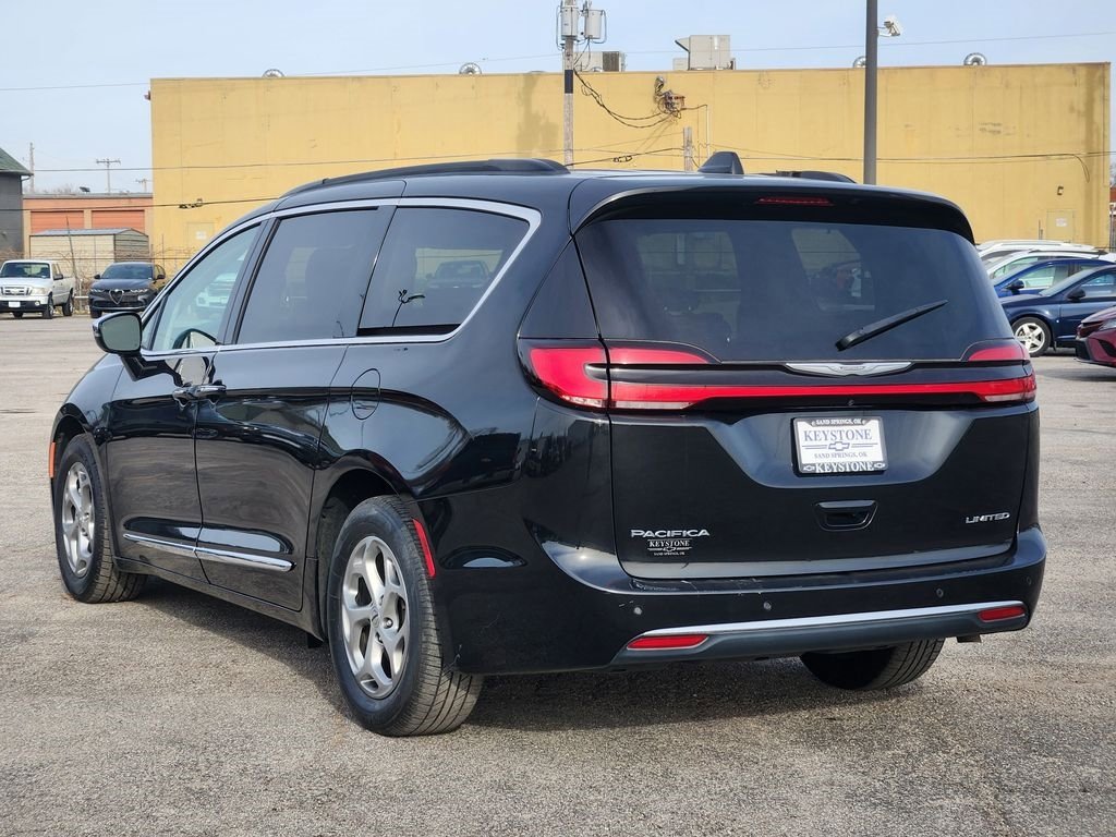 Used 2023 Chrysler Pacifica Limited image 7