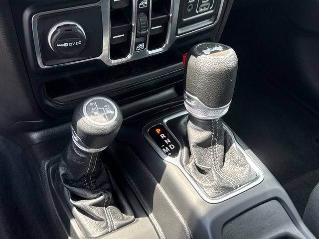 Used 2024 Jeep Wrangler Unlimited Sahara AWD/4WD image 16