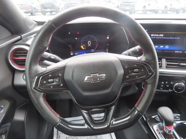Used 2024 Chevrolet Trax RS w/ Sunroof Package FWD image 34