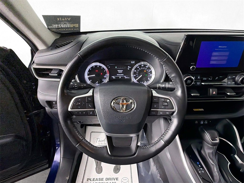 Used 2023 Toyota Highlander L image 11