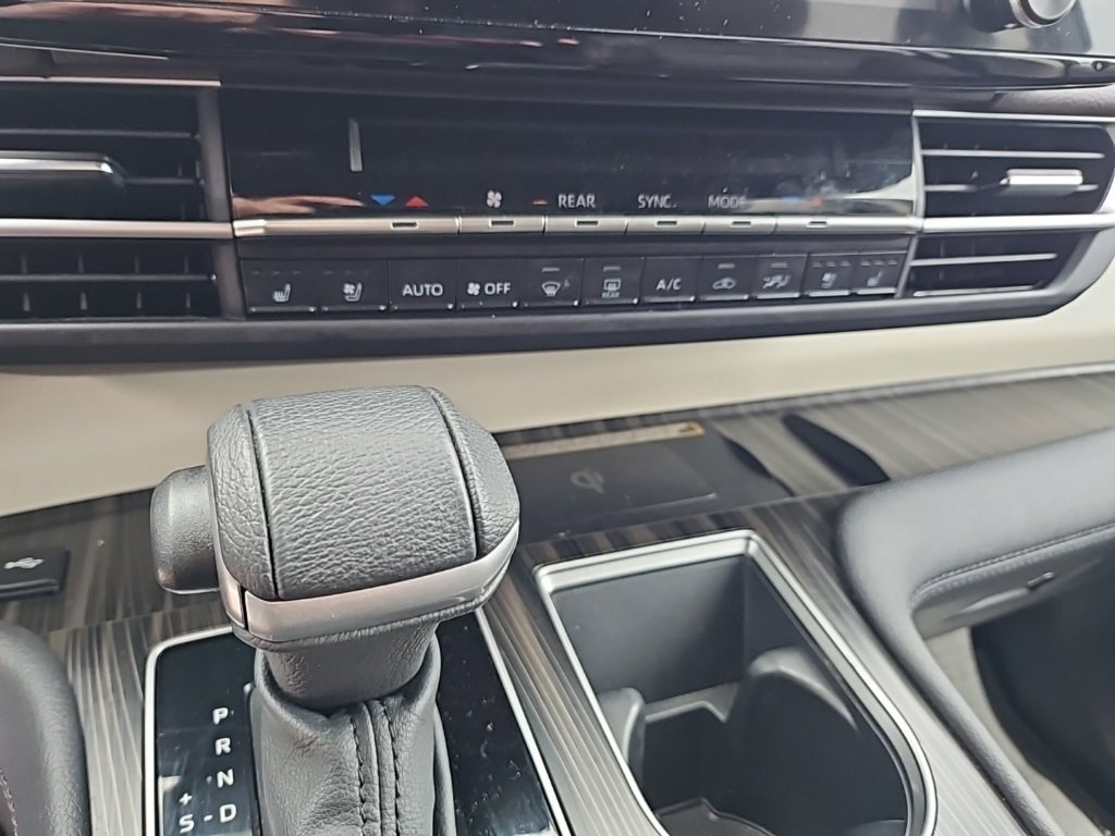 Used 2024 Toyota Sienna Platinum image 24