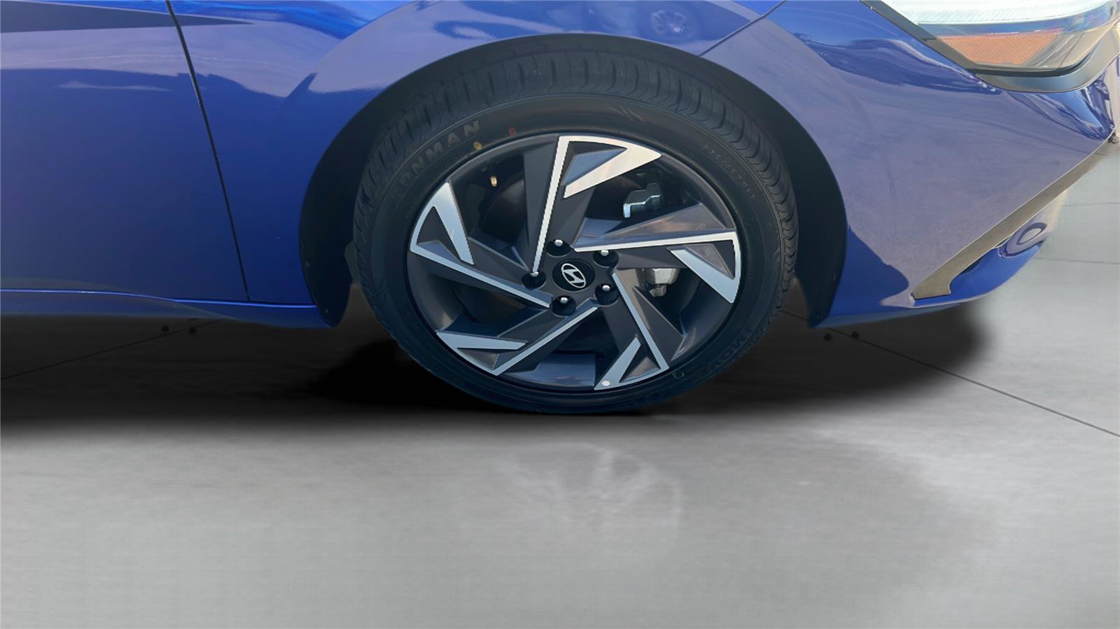 Used 2025 Hyundai Elantra Limited FWD image 19