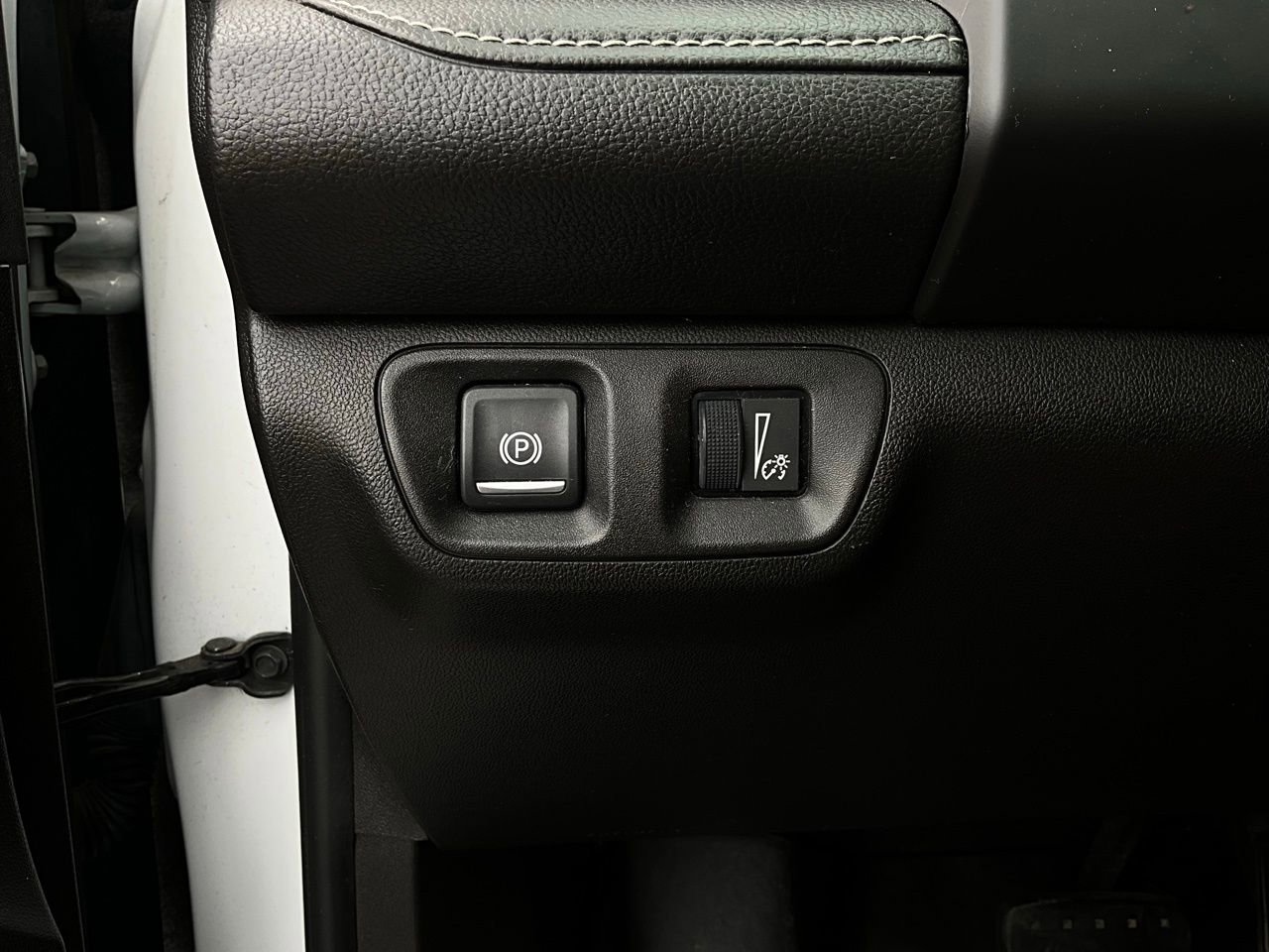 Used 2018 GMC Acadia SLT image 25