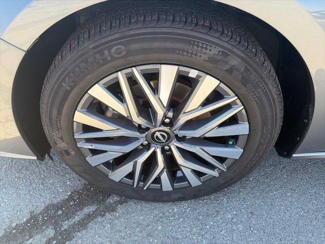 Used 2025 Nissan Altima 2.5 SV FWD image 10
