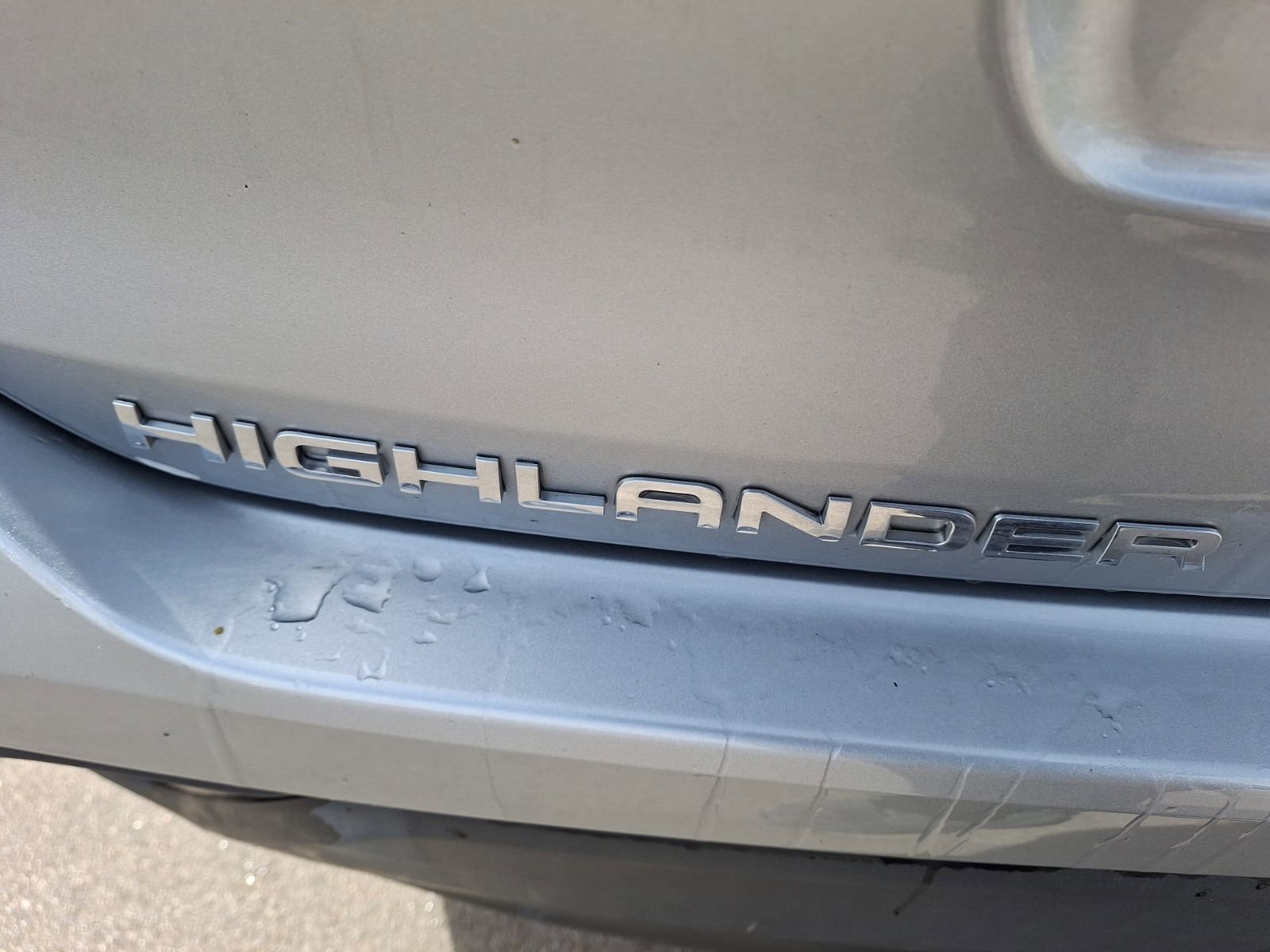 Used 2023 Toyota Highlander LE FWD image 12