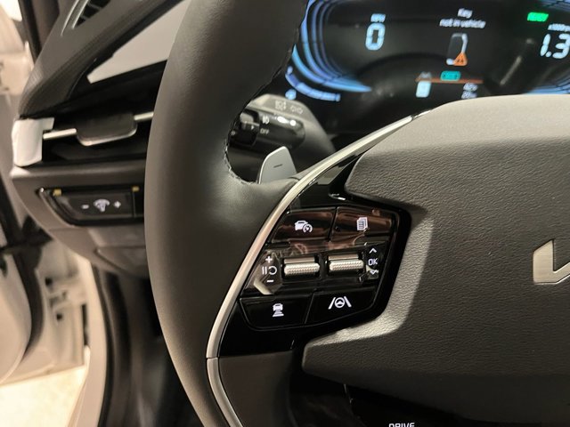 New 2025 Kia Niro EX Touring image 15