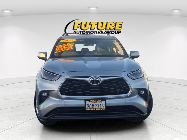 Certified 2022 Toyota Highlander LE AWD/4WD image 2