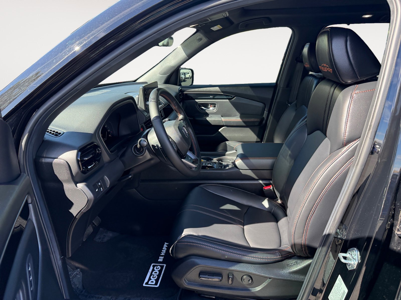 Used 2025 Honda Pilot TrailSport image 10