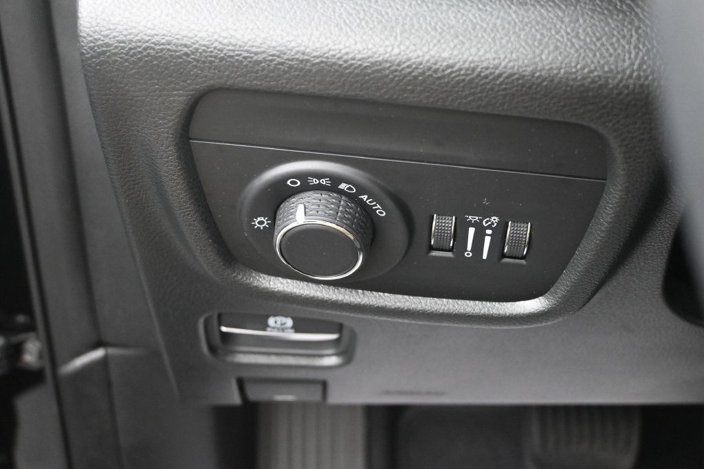 Used 2025 Jeep Grand Cherokee L Altitude AWD/4WD image 34