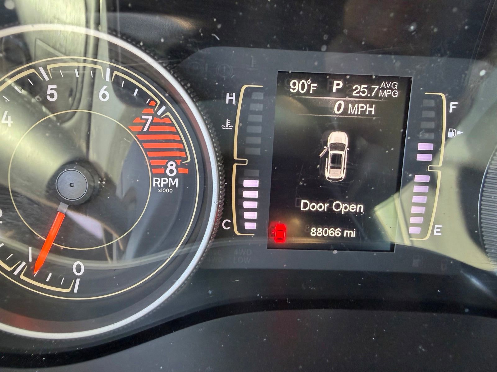 Used 2018 Jeep Cherokee Latitude Plus AWD/4WD image 16