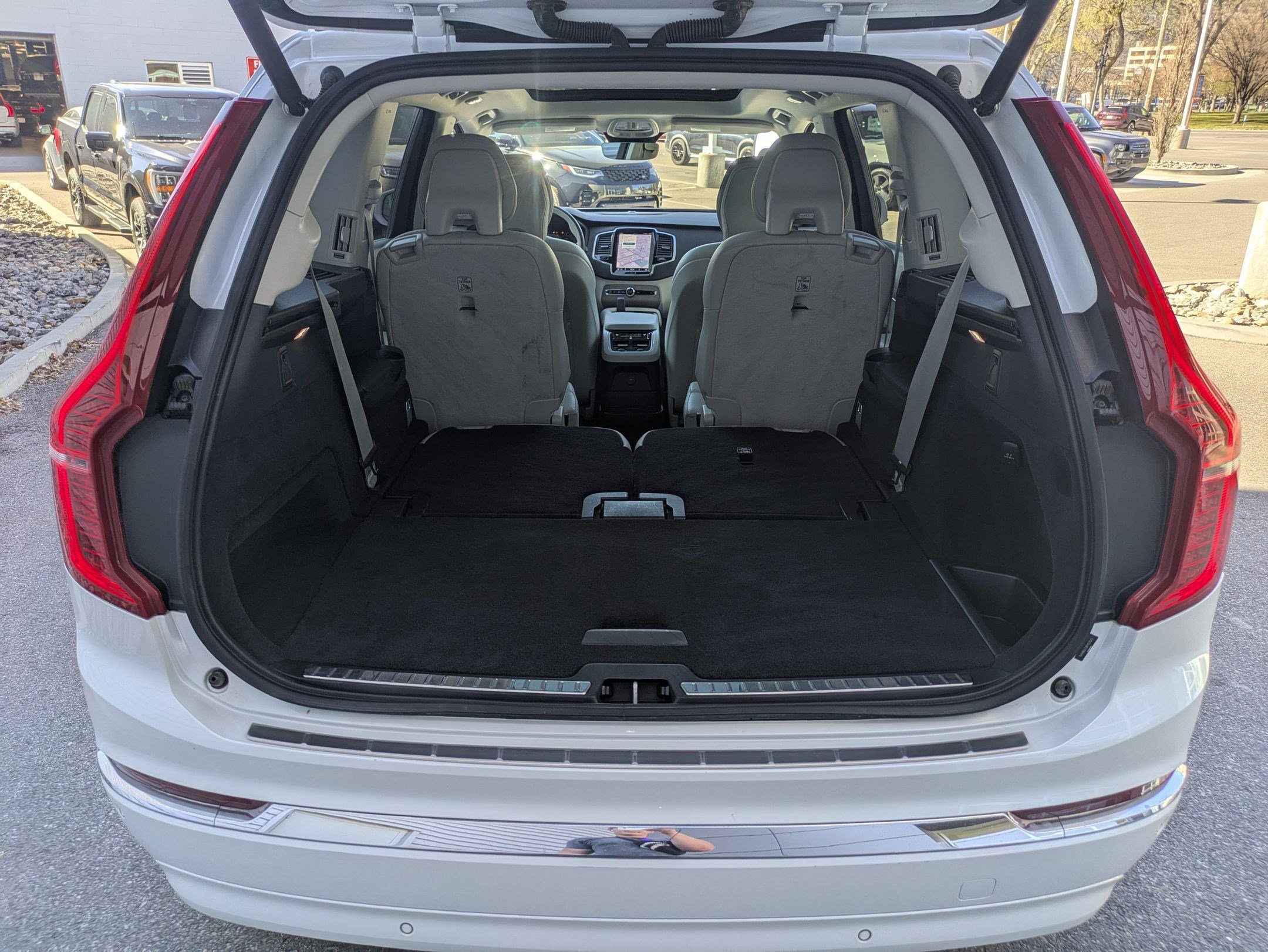 Used 2024 Volvo XC90 T8 Plus w/ Protection Package Premier image 28
