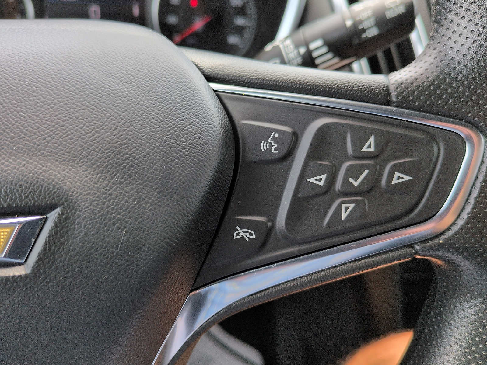 Used 2024 Chevrolet Equinox LT FWD image 16