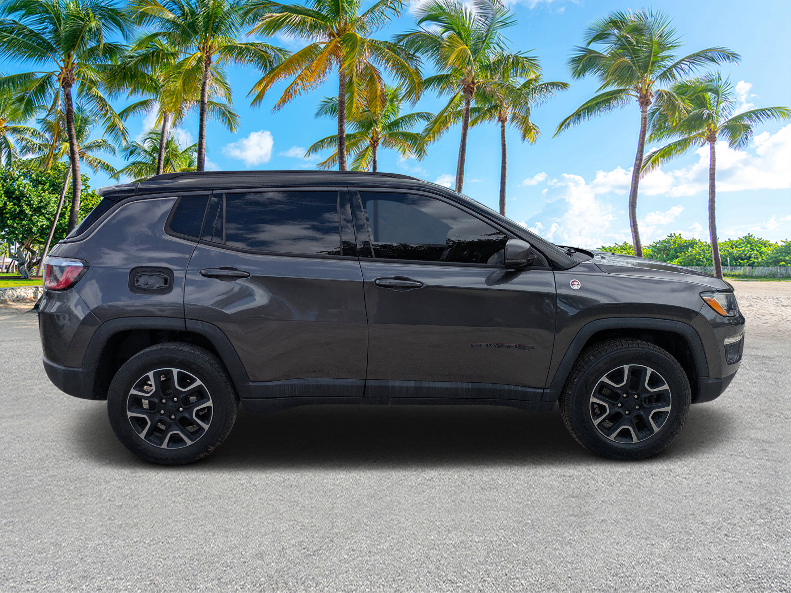 Used 2019 Jeep Compass Trailhawk AWD/4WD image 2