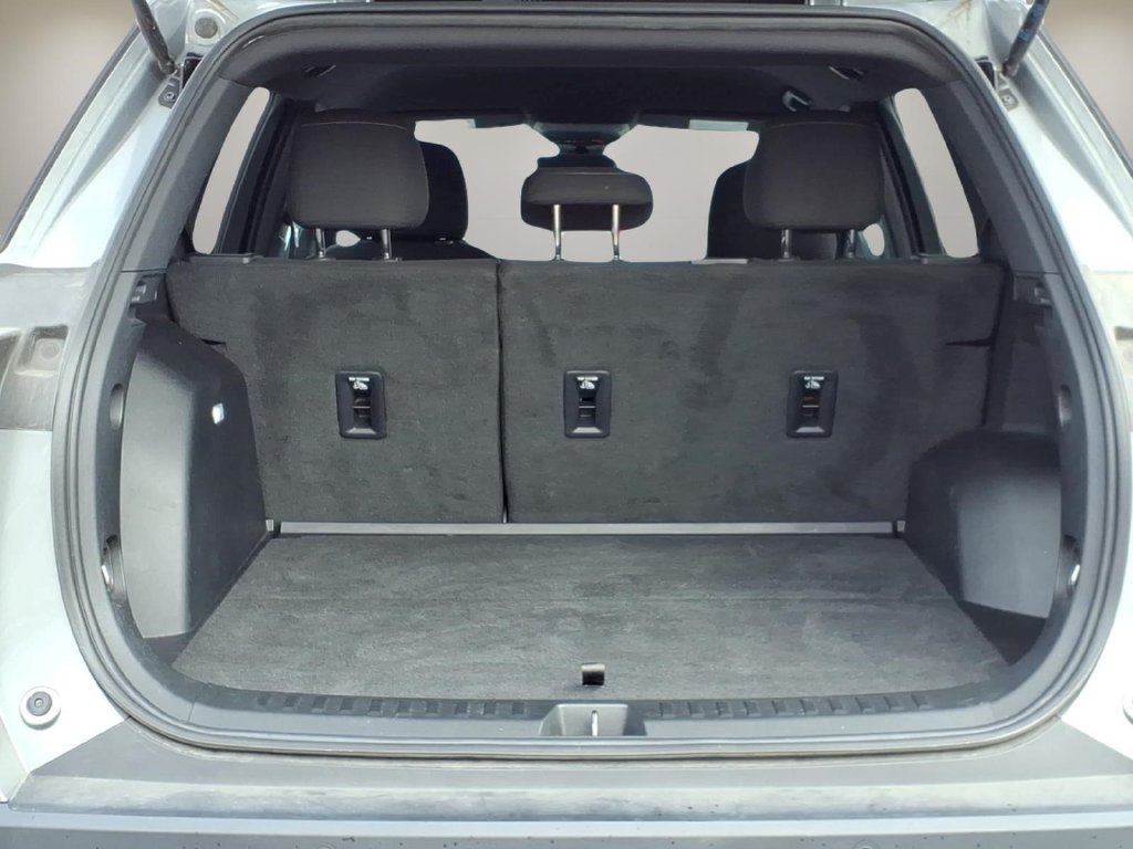 Used 2025 Chevrolet Equinox LT w/ Safety and Technology Package FWD image 8