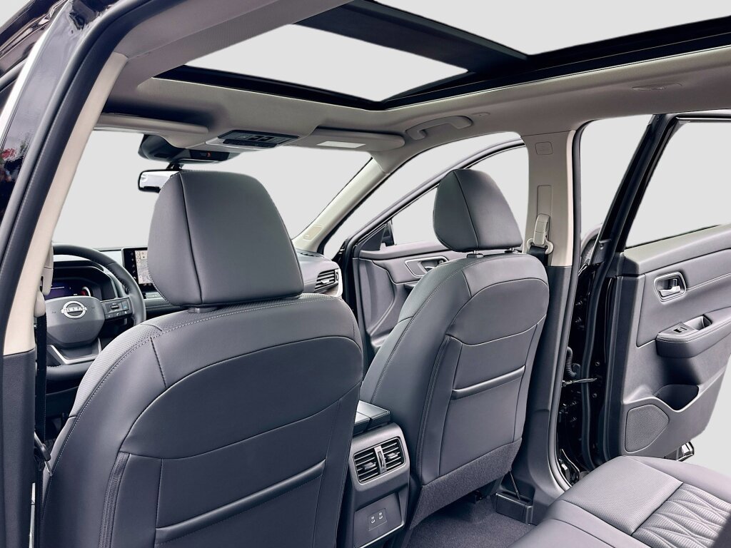 New 2025 Nissan Rogue Platinum AWD/4WD image 6